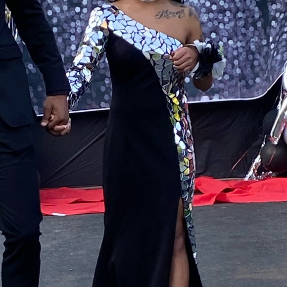 Sherri Hill Prom Dress - Picture 2 of 4